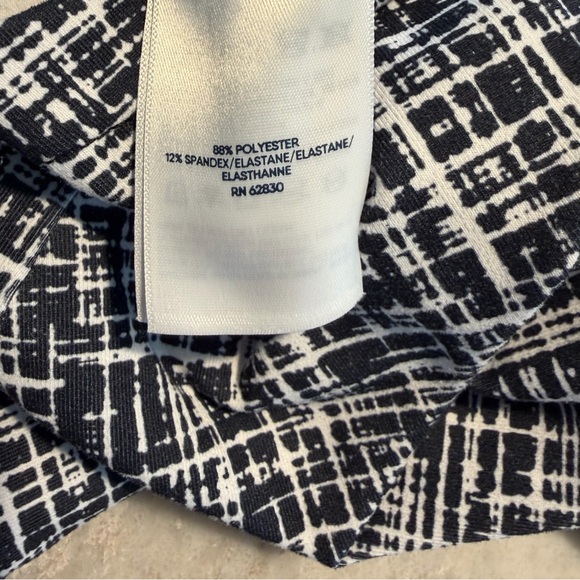 Lands' End Black and White Print Relaxed Fit Active Shorts - Size 1X - Picture 8 of 8